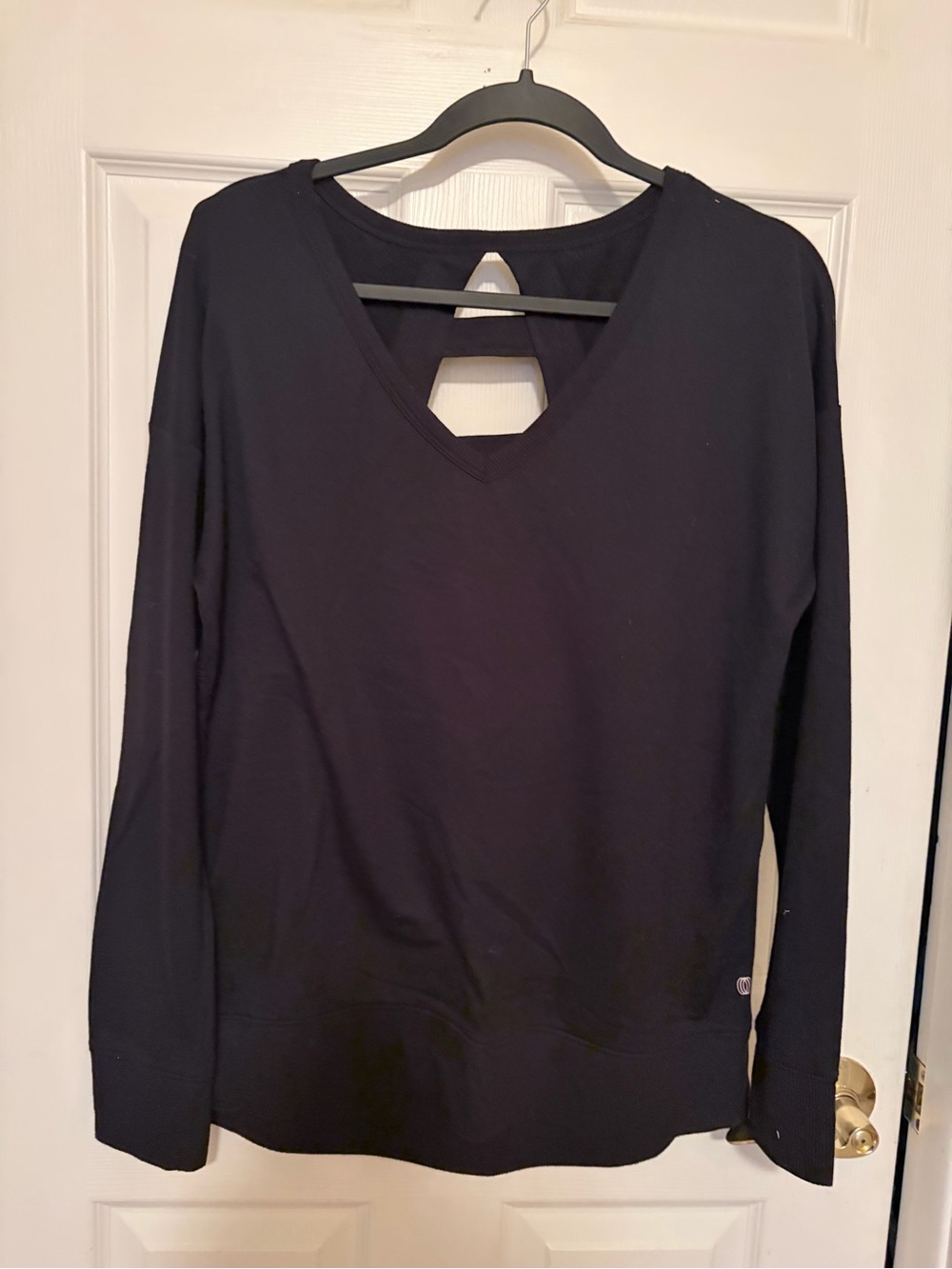 Source Unknown Black Long-Sleeve V-Neck Top with Back Cutout